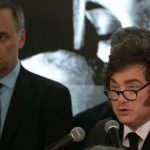 javier-milei-acompanado-del-jefe-de-gabinete-manuel-adorni-2205838