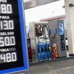 Rosario 01 de Noviembre de 2023
Noviembre inició con el acuerdo de precios de combustibles entre Gobierno y empresas del sector vencido un día antes aunque nunca se respetó. Lo que sigue es un nuevo incremento, ya sin restricciones. Y esta vez, en simultáneo por parte de todas las marcas, incluida la estatal YPF. Las subas en promedio alcanzan el 10% 
Foto: JUAN JOSE GARCIA